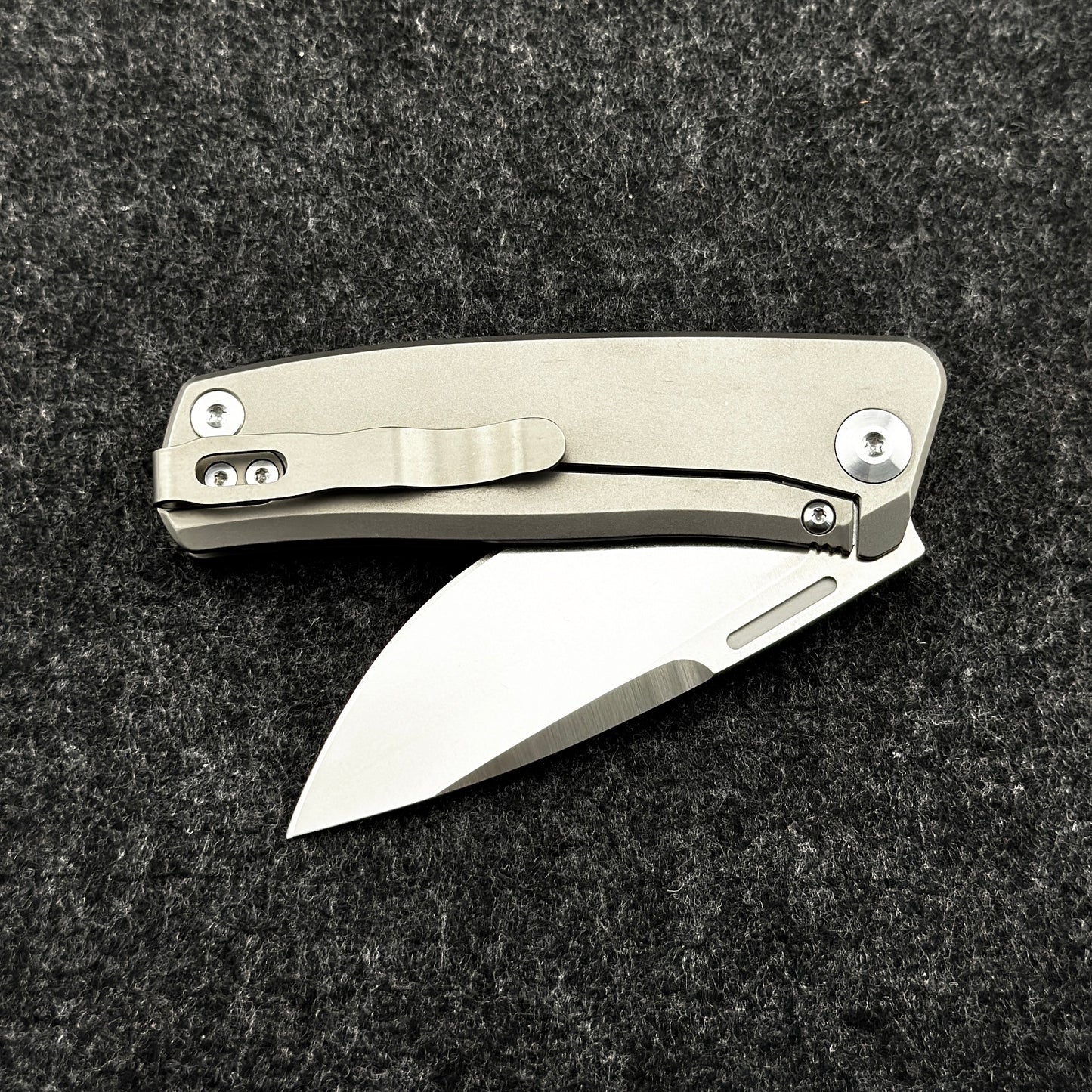 Redshift | Plain & Nail Groove