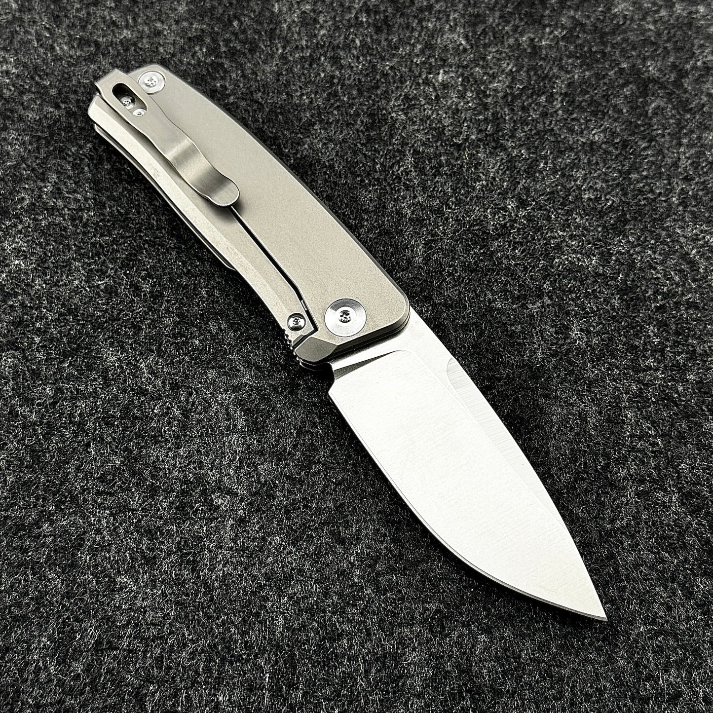 Redshift | Plain & Thumb Stud