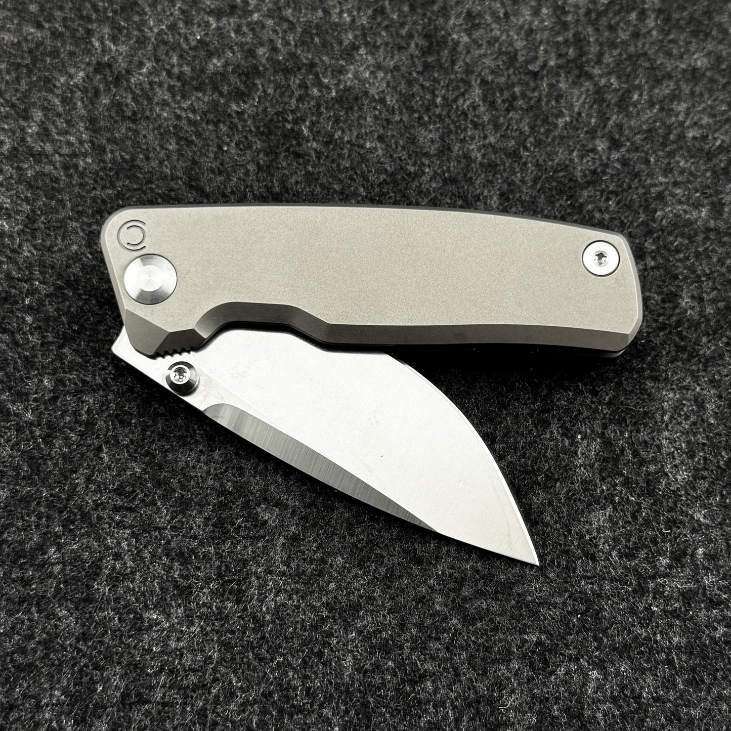 Redshift | Plain & Thumb Stud