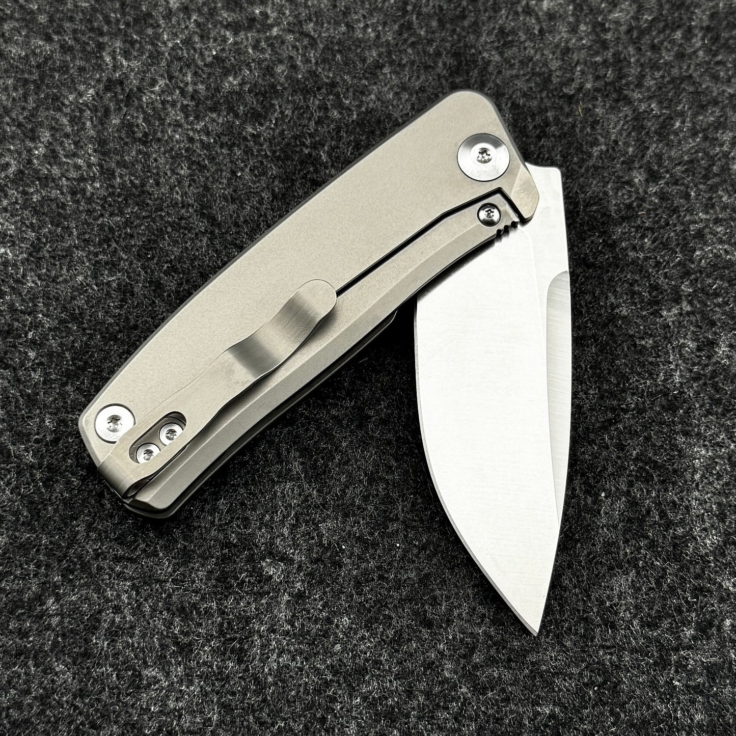 Redshift | Plain & Thumb Stud