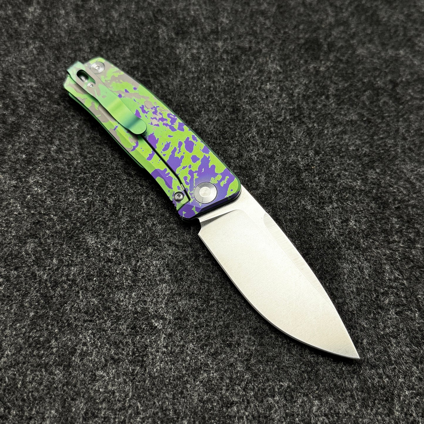 Redshift | Plain & Daumenpin | Toxic Pruple - One of a Kind
