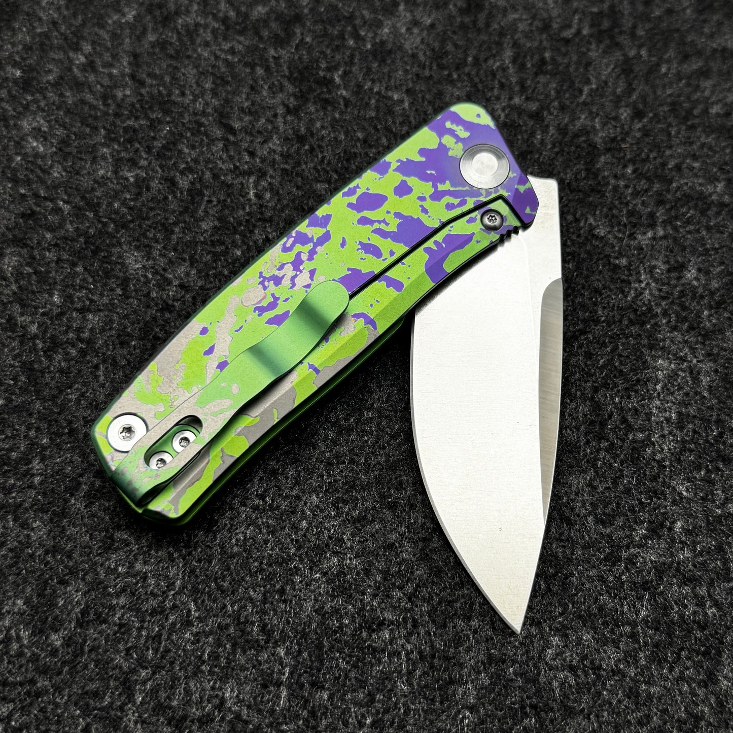 Redshift | Plain & Daumenpin | Toxic Pruple - One of a Kind