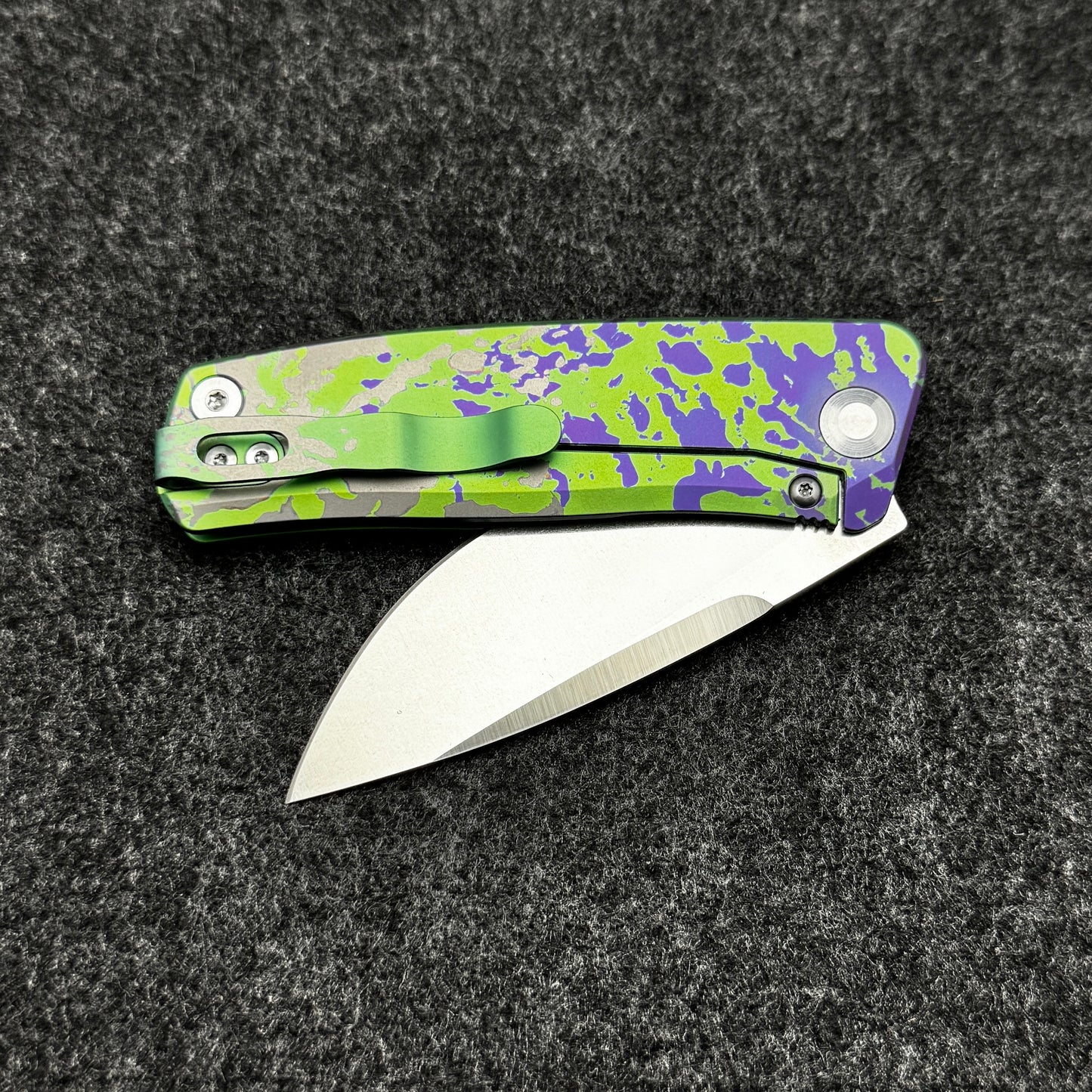 Redshift | Plain & Daumenpin | Toxic Pruple - One of a Kind